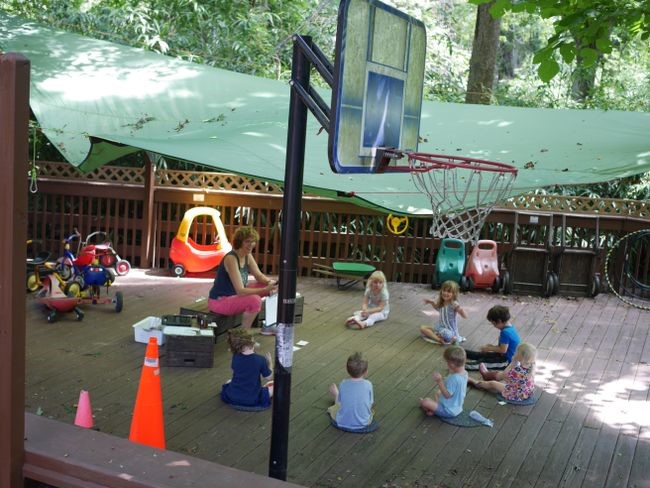 preschoolers in a circle